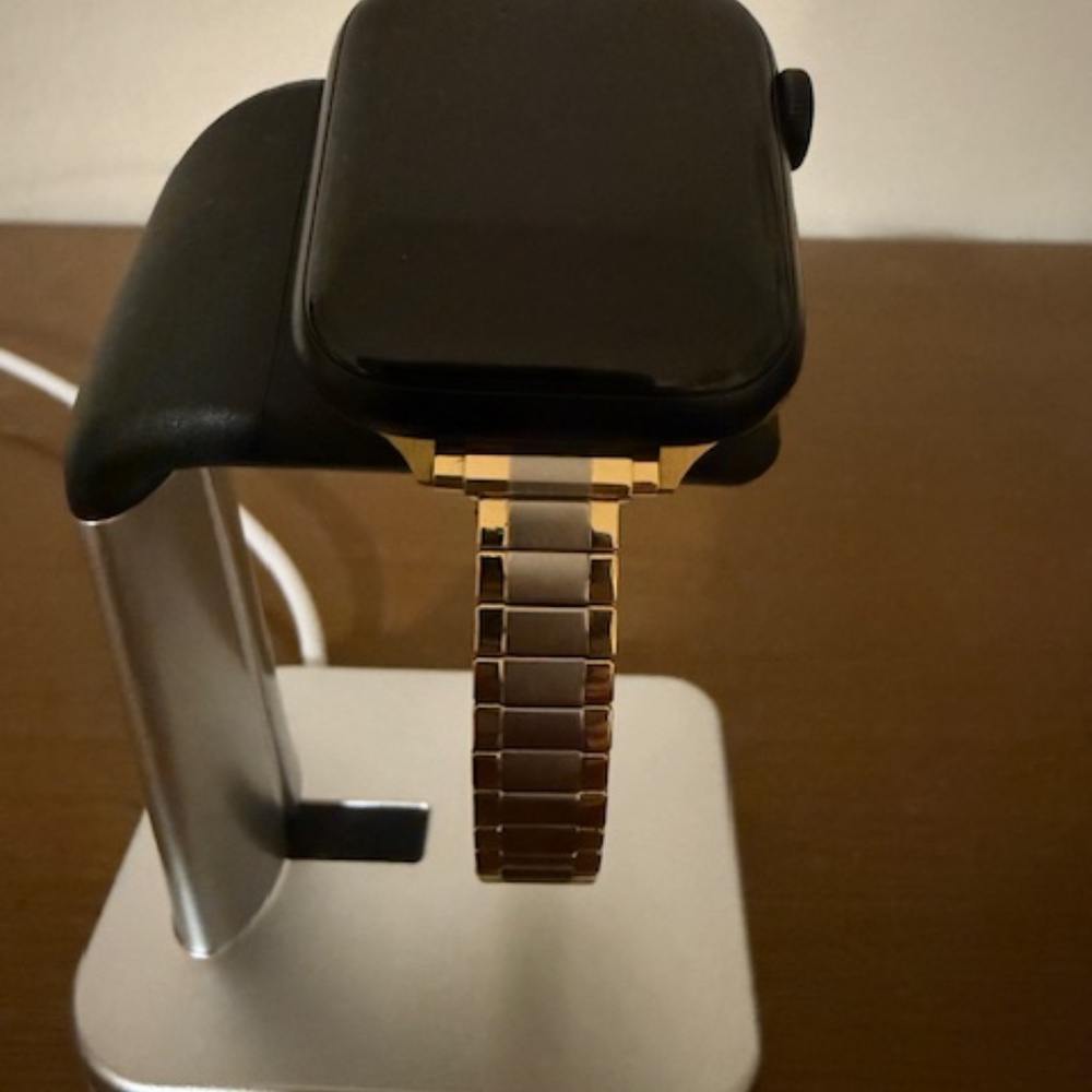 NEW Expandable Apple Watchband - Stainless Steel / 11mm Wide